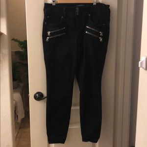 Black premium skinny jeans with zipper design